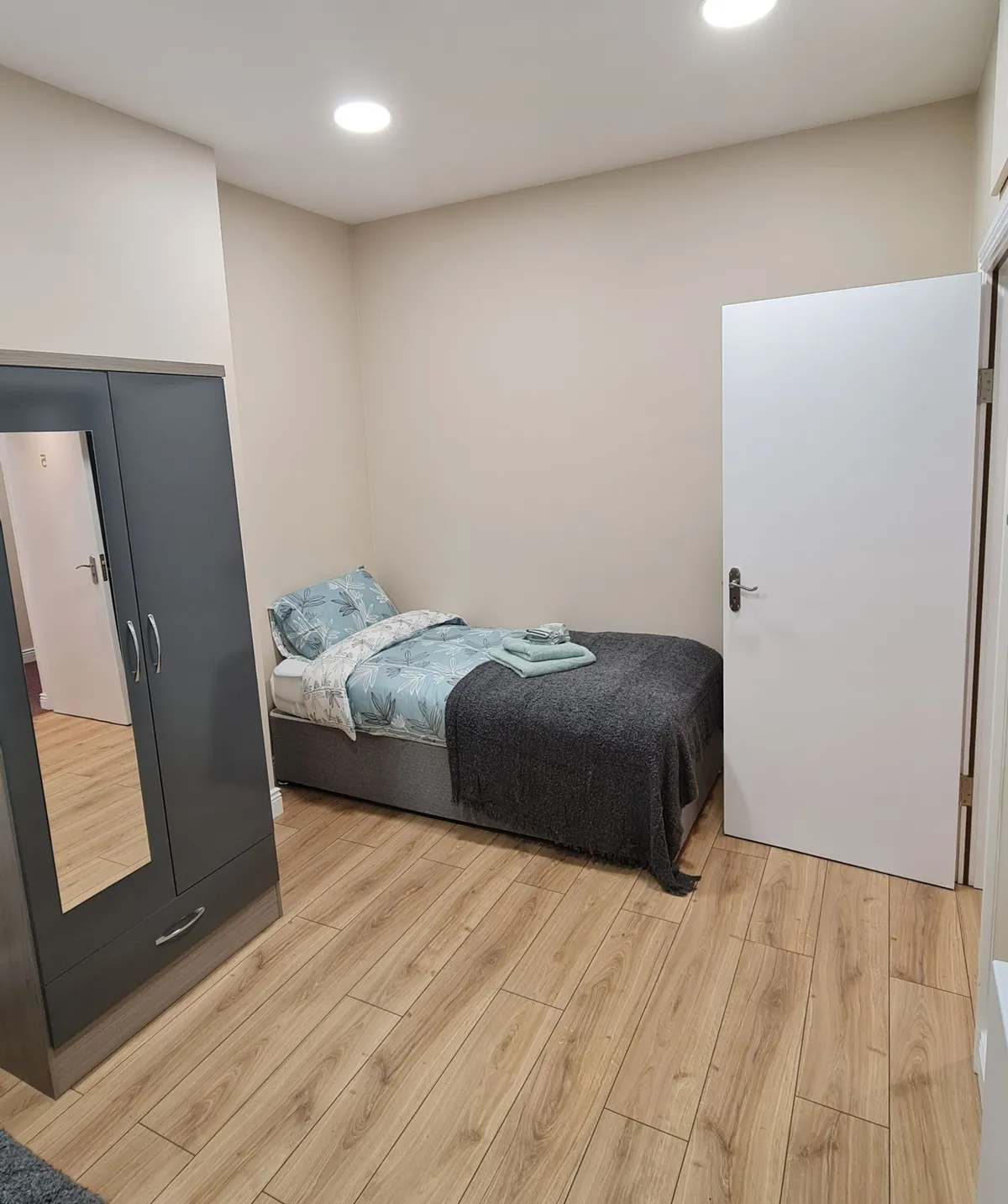 Emmet Street, 5-bed house, main photo