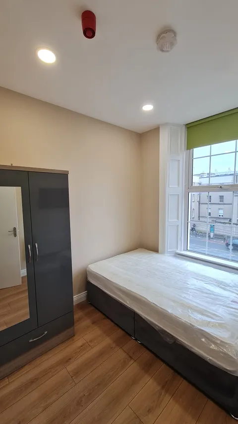 North Circular Road 2 Bed Apt, photo 2