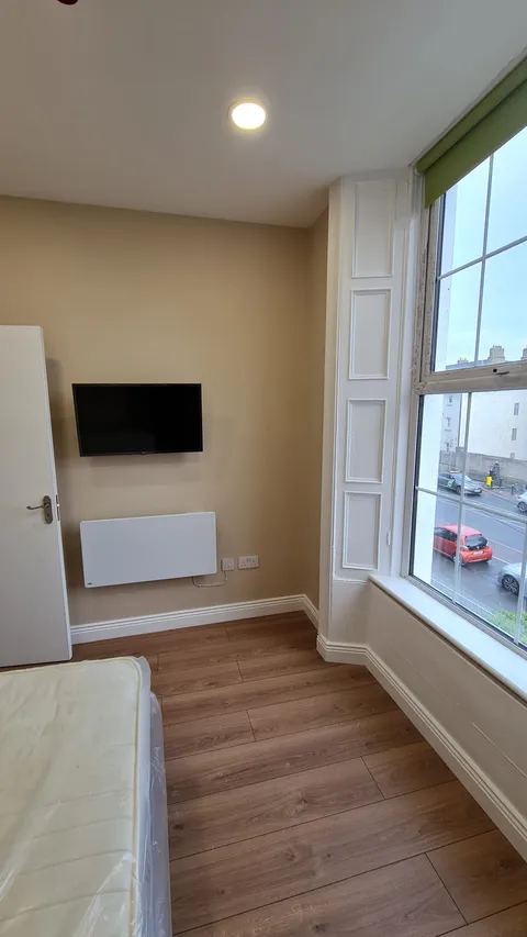North Circular Road 2 Bed Apt, photo 5