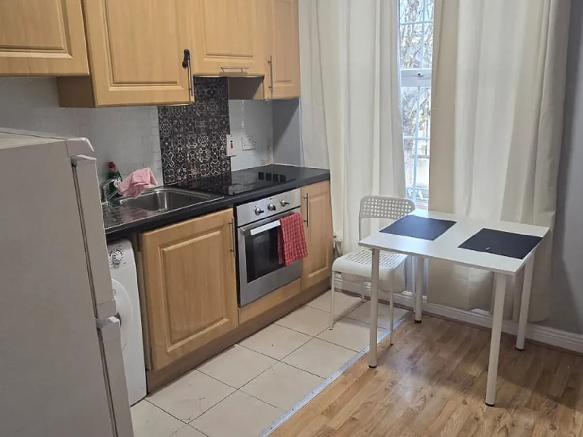 2 Bed Apartment North Circular Road, main photo