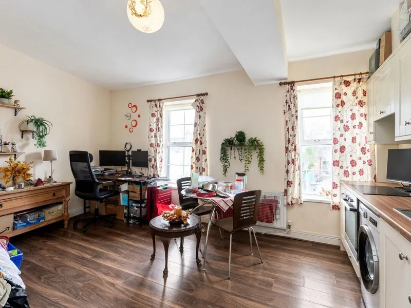 2 Bed Apartment Fontenoy Street Apt 3