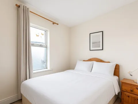 2 Bed Apartment Fontenoy Street Apt 1, photo 2